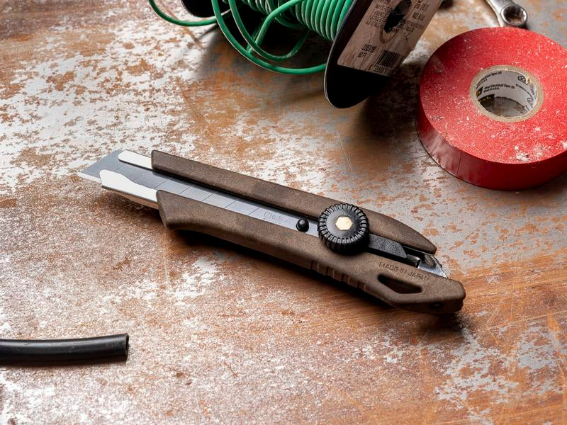 olfa-wd-l-18mm-wood-composite-ratchet-lock-heavy-duty-utility-knife image 5