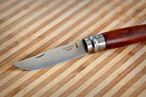 Good knife, stiff action at first
