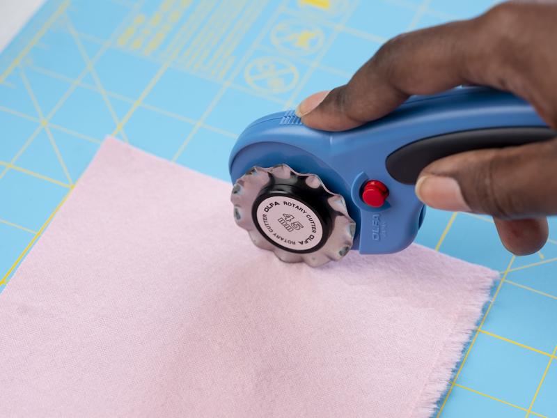 olfa-rty-2dx-pbl-45mm-ergonomic-rotary-cutter-pacific-blue image 4