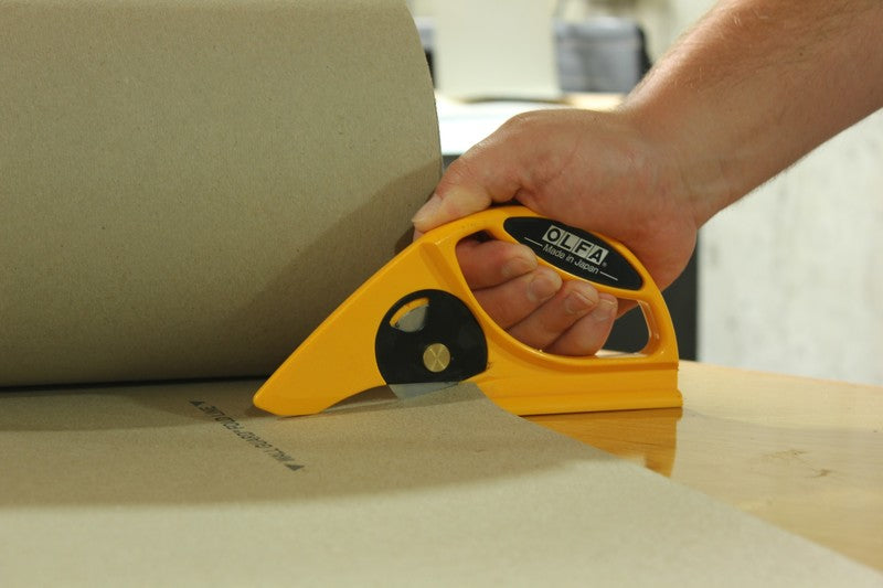olfa-45-c-45mm-rolled-materials-rotary-cutter image 3