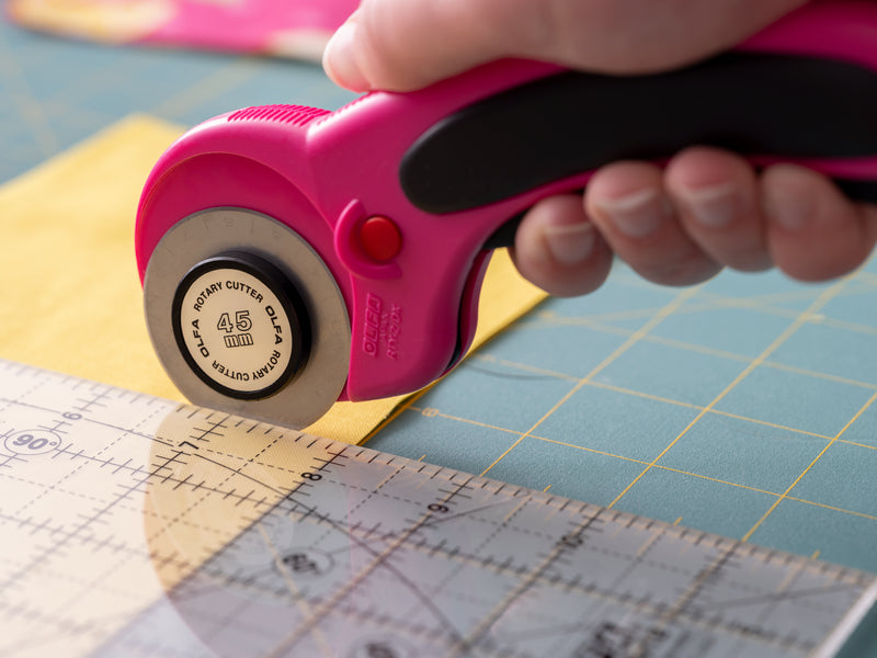 olfa-rty-2dx-mag-45mm-ergonomic-rotary-cutter-with-auto-retract-blade-and-dual-a image 4