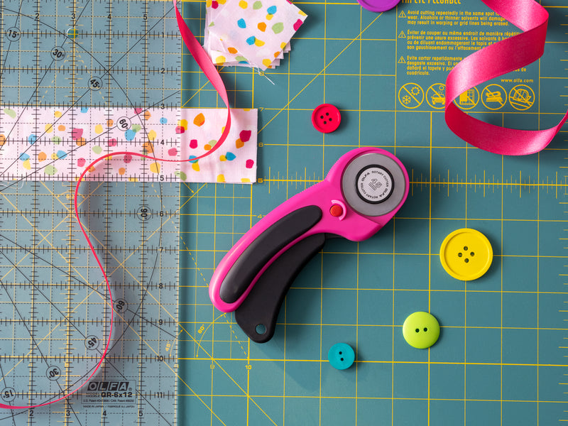 olfa-rty-2dx-mag-45mm-ergonomic-rotary-cutter-with-auto-retract-blade-and-dual-a image 3