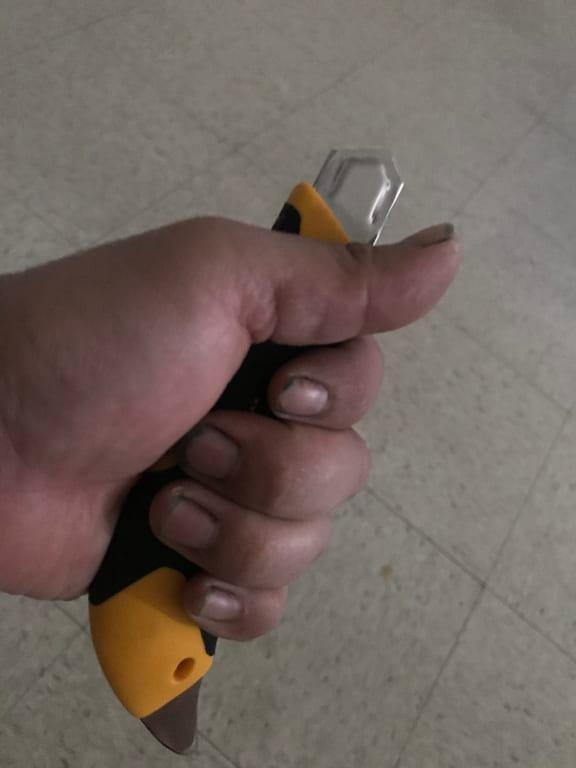 Great utility knife, minor grip complaint