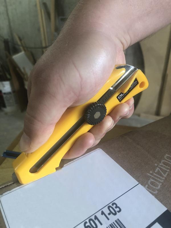 olfa-18mm-cl-adjustable-depth-control-utility-knife-flat-cutting-base-with-snap- image 4