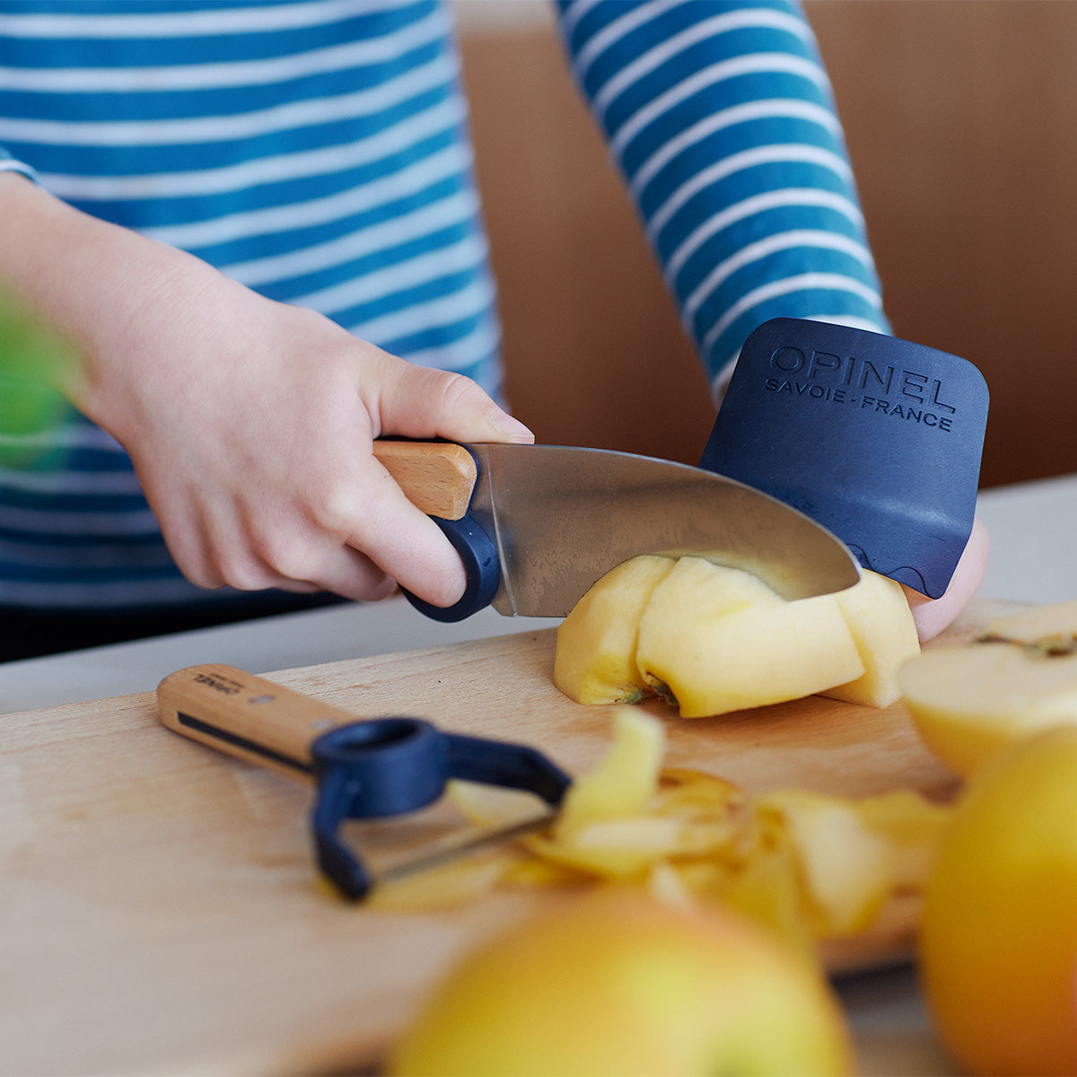 opinel-second-chance-le-petit-chef-kids-peeler-educational-finger-ring-stainless image 6