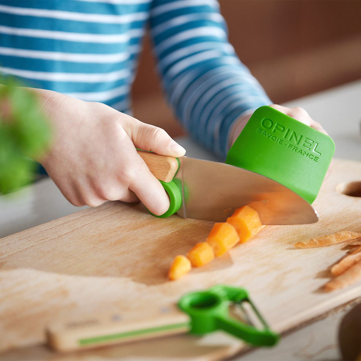 opinel-second-chance-le-petit-chef-kids-peeler-educational-finger-ring-stainless image 5