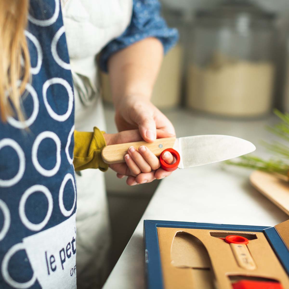 opinel-cooking-together-kit-le-petit-chef-3-piece-kids-set-les-forg-s-chef-knife image 4