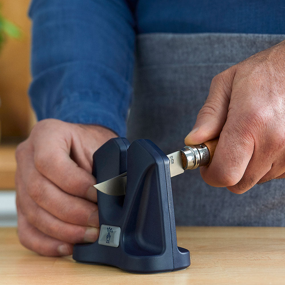 opinel-manual-pull-through-knife-sharpener-with-self-adjusting-15-angle image 3