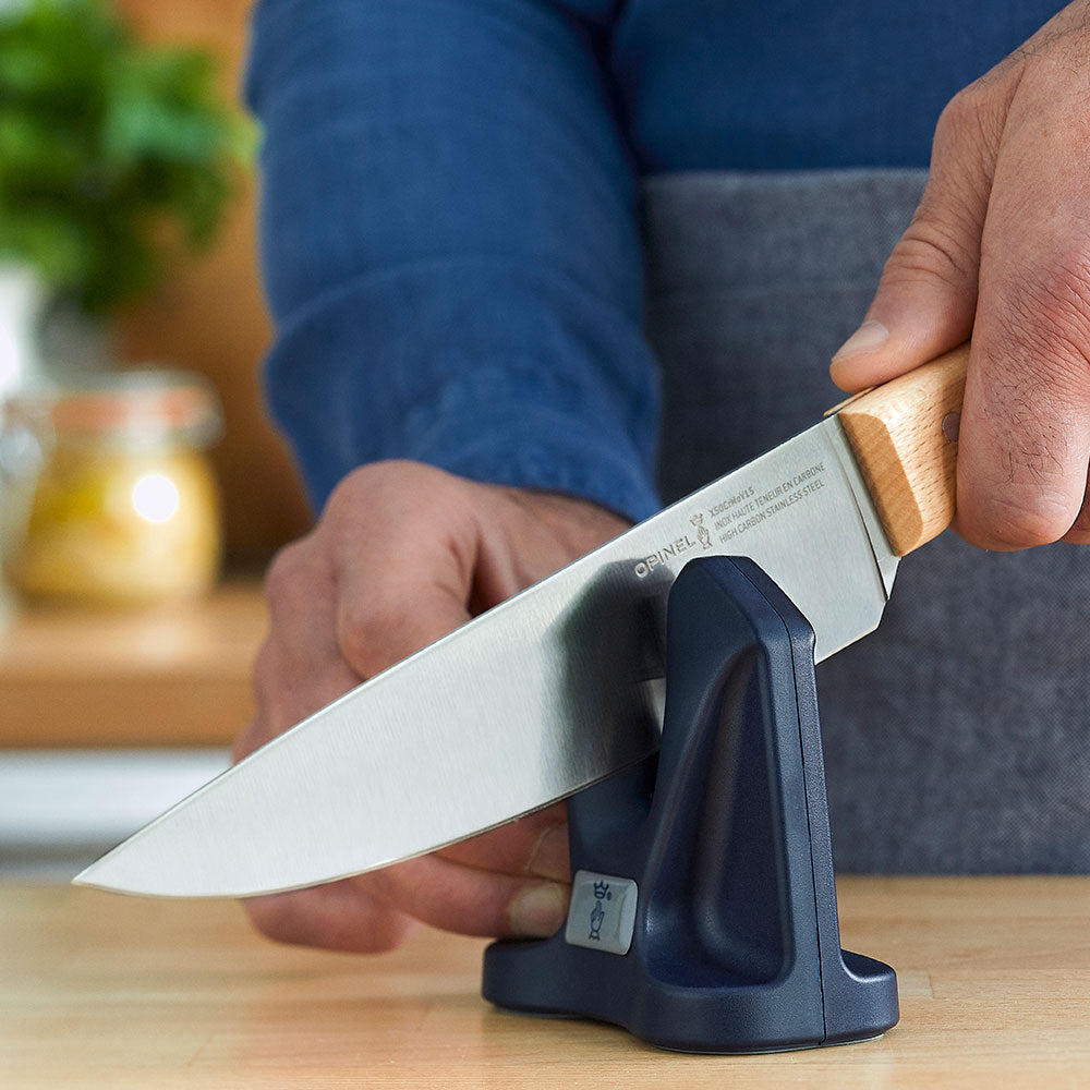 opinel-manual-pull-through-knife-sharpener-with-self-adjusting-15-angle image 4