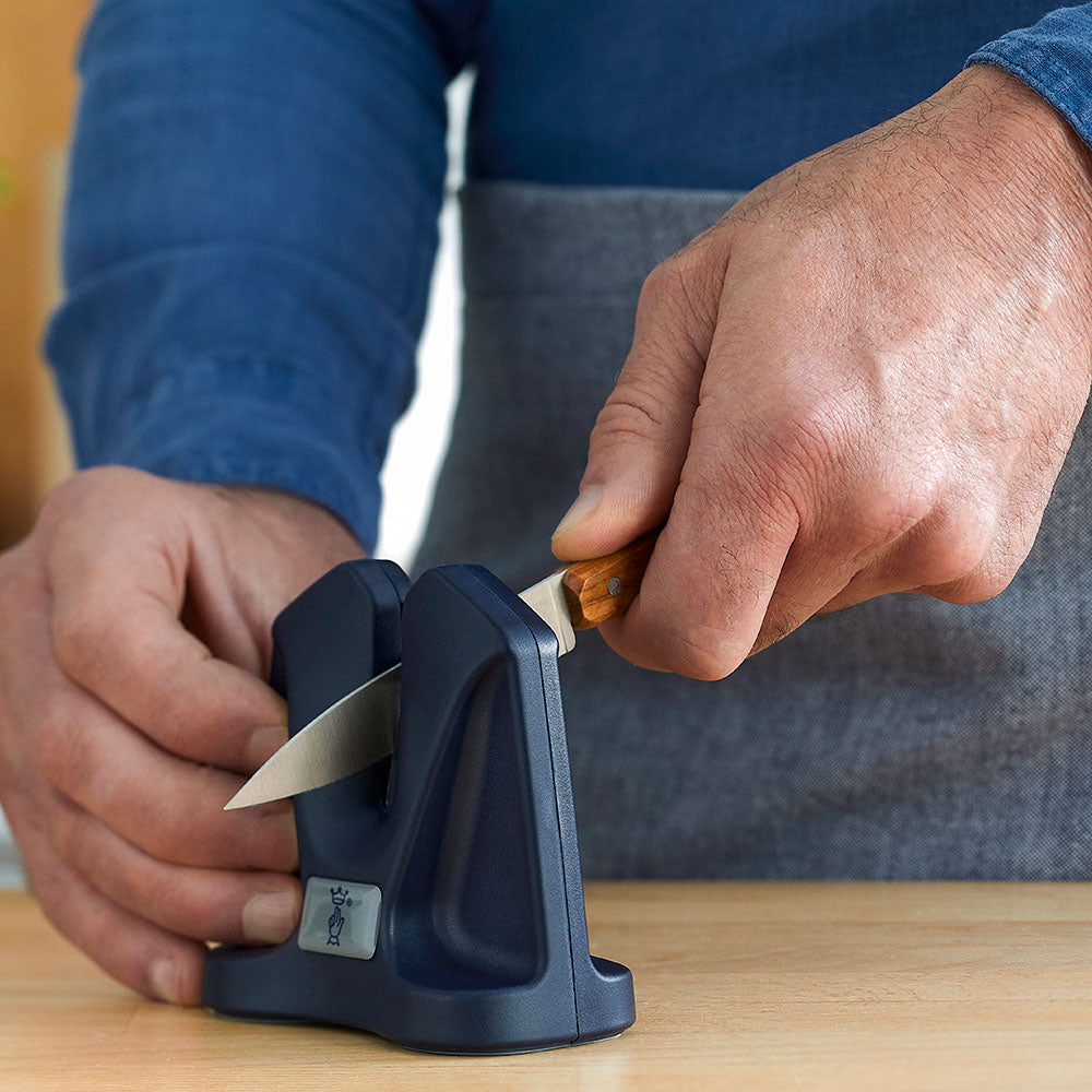 opinel-manual-pull-through-knife-sharpener-with-self-adjusting-15-angle image 5