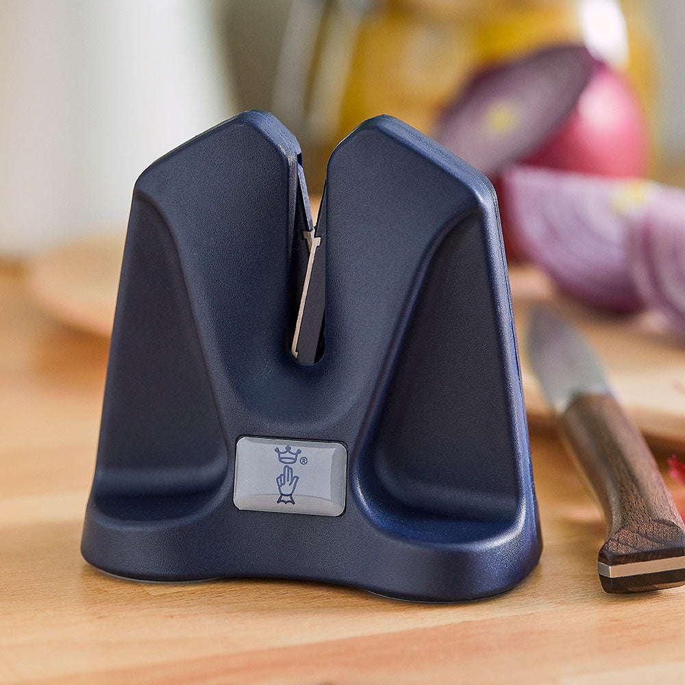opinel-manual-pull-through-knife-sharpener-with-self-adjusting-15-angle image 6
