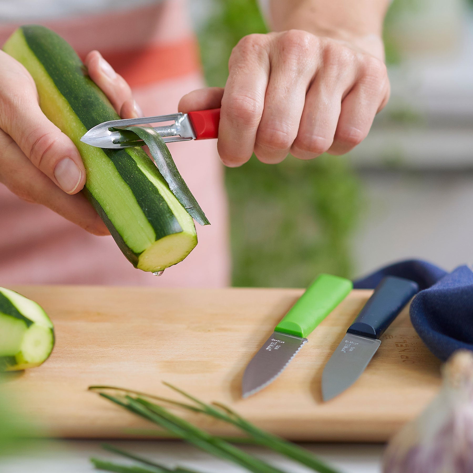 opinel-essential-small-kitchen-prep-knife-set-with-paring-knives-and-peeler-dish image 5